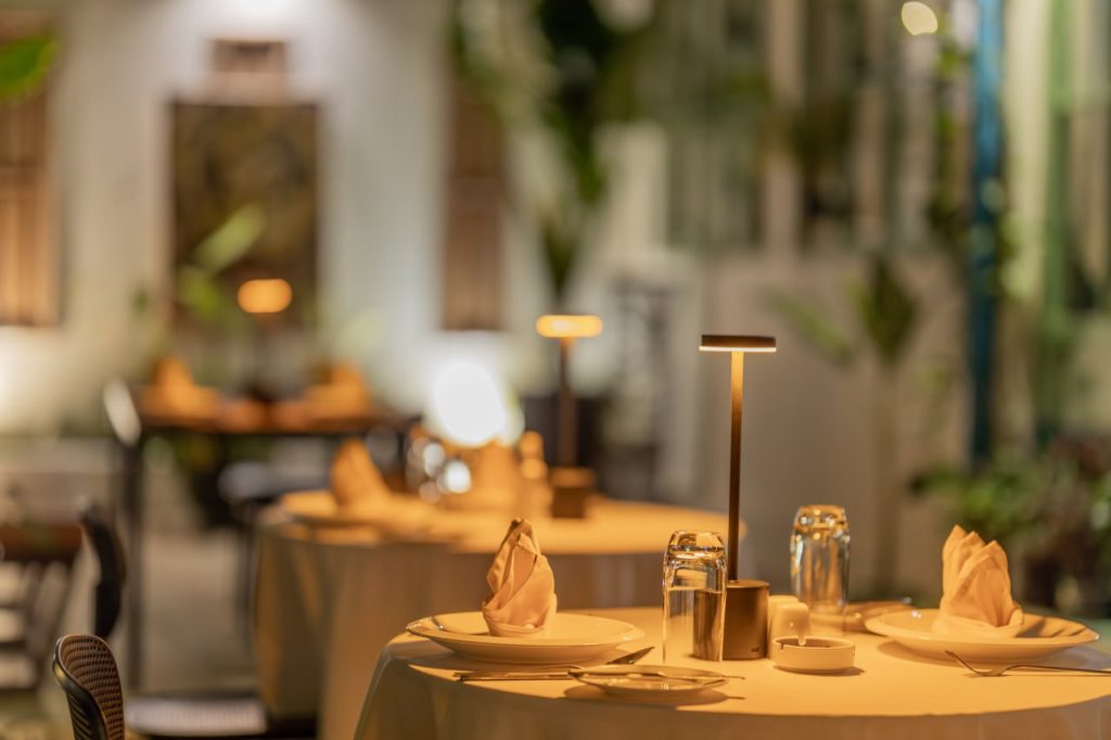 Jomno best table inside Jomno best table inside